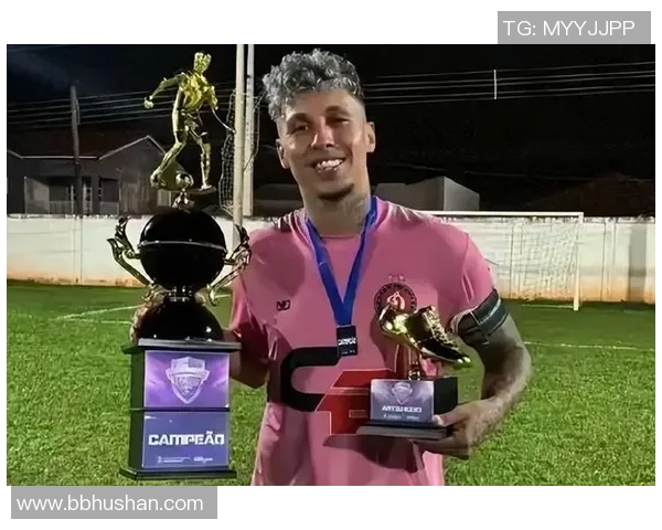 足球明星假装痛哭背后的真相揭秘引发球迷热议与媒体关注